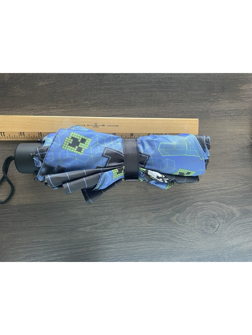 Minecraft Umbrella 38” Manual Open Folds to 10” Blue Green Black - Picture 5 of 5